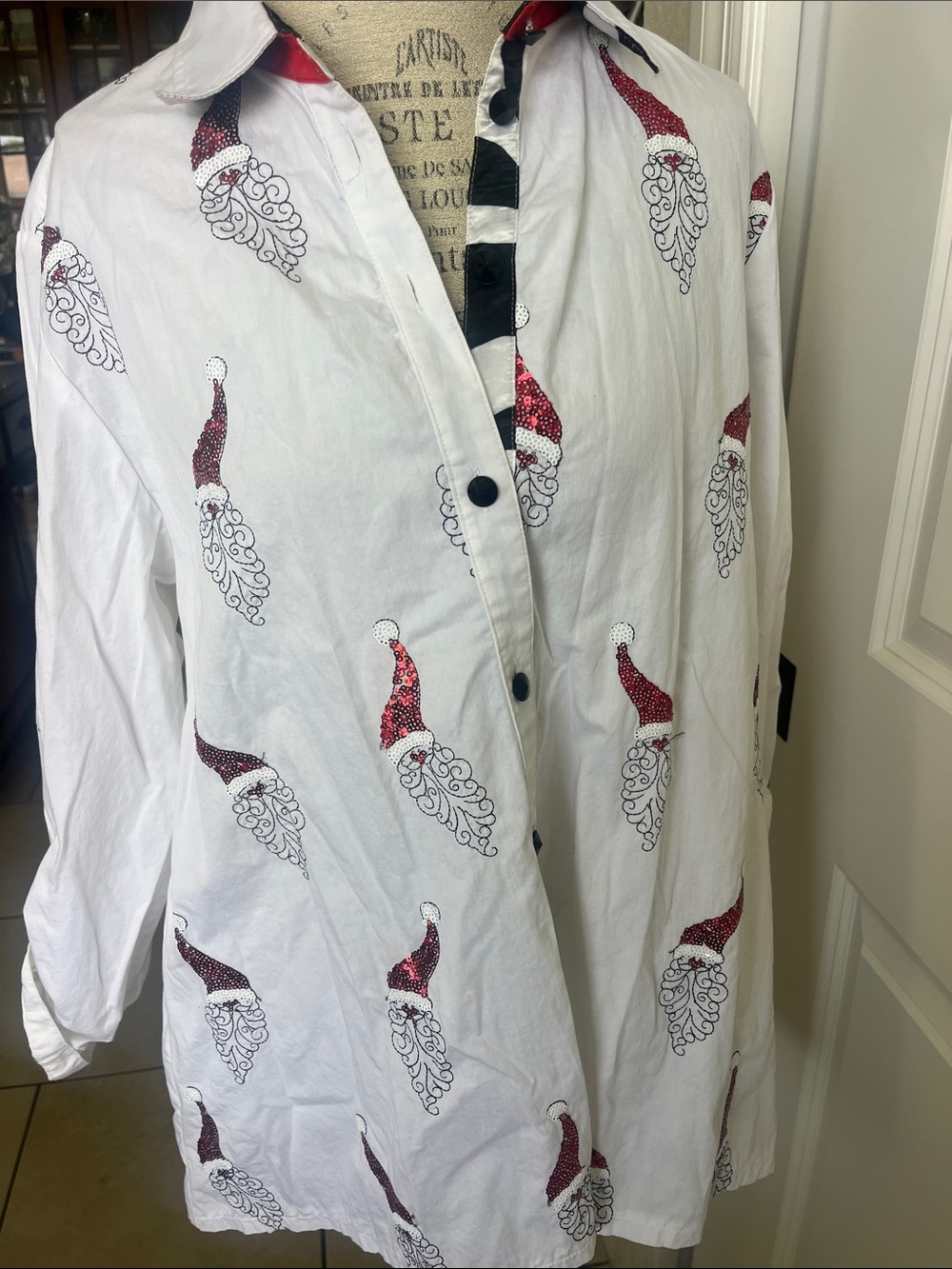 Berek white cotton button down shirt w/sequin Santa Claus head motif. XL